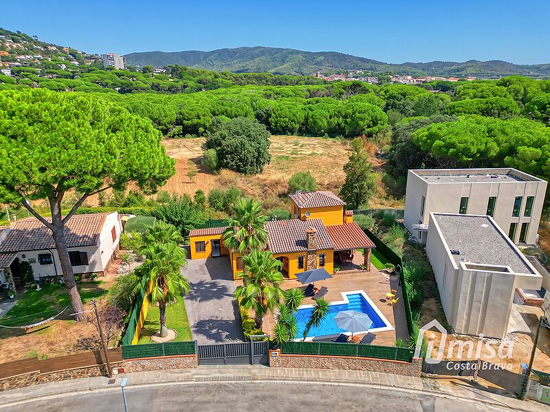 Encisadora casa independent completament reformada amb piscina i jardí a Vescomtat de Cabanyes, Calonge