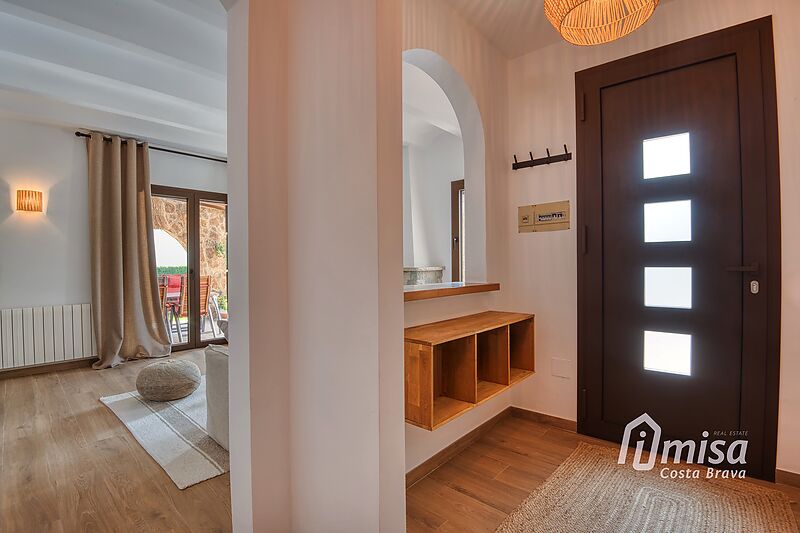 Encisadora casa independent completament reformada amb piscina i jardí a Vescomtat de Cabanyes, Calonge