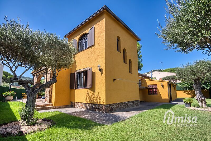 Encisadora casa independent completament reformada amb piscina i jardí a Vescomtat de Cabanyes, Calonge