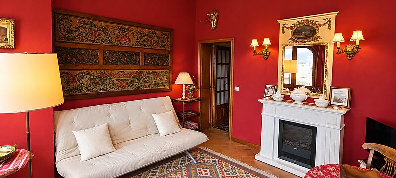 UNE MAISON DE CARACT&Egrave;RE, CHARG&Eacute;E D HISTOIRE, AU C&OElig;UR DE CALONGE