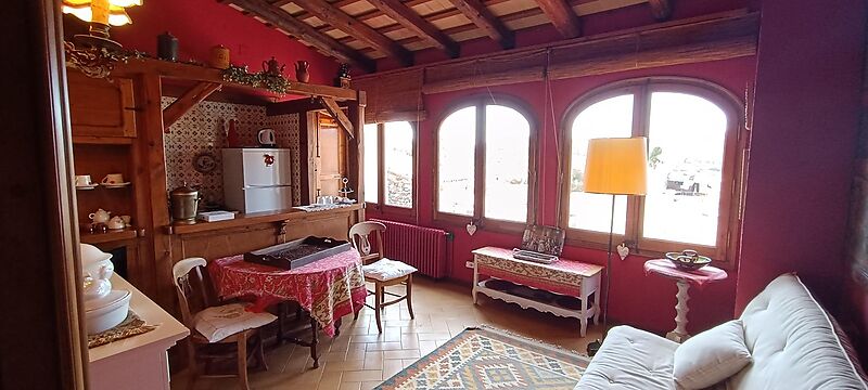 UNE MAISON DE CARACT&Egrave;RE, CHARG&Eacute;E D HISTOIRE, AU C&OElig;UR DE CALONGE
