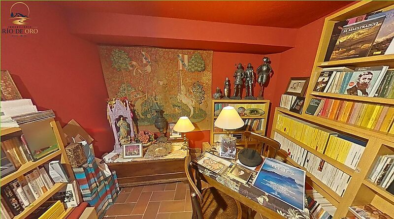 A HOUSE WITH HISTORY AND SOUL IN THE HEART OF CALONGE