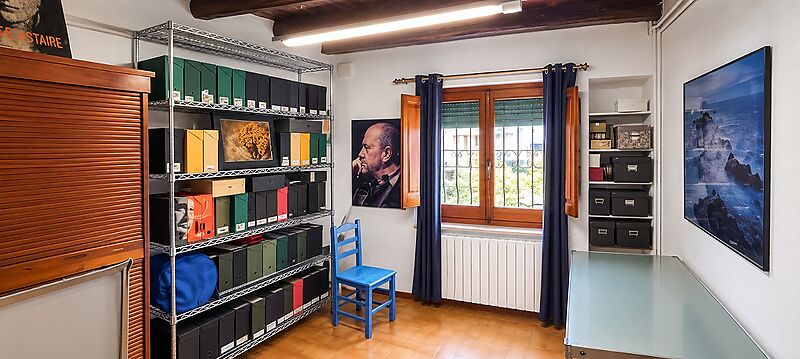 A HOUSE WITH HISTORY AND SOUL IN THE HEART OF CALONGE