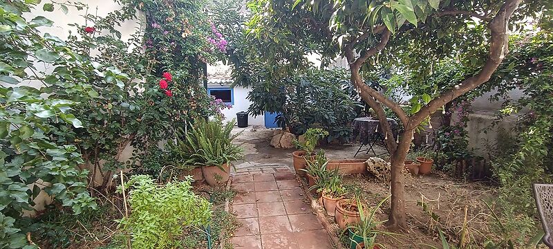A HOUSE WITH HISTORY AND SOUL IN THE HEART OF CALONGE