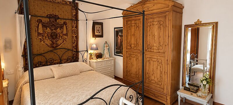 A HOUSE WITH HISTORY AND SOUL IN THE HEART OF CALONGE