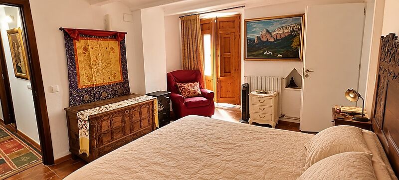 A HOUSE WITH HISTORY AND SOUL IN THE HEART OF CALONGE