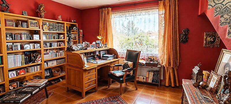 A HOUSE WITH HISTORY AND SOUL IN THE HEART OF CALONGE
