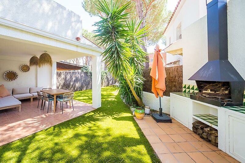 Charming townhouse in the heart of Platja d Aro, just 2 minutes from the beach