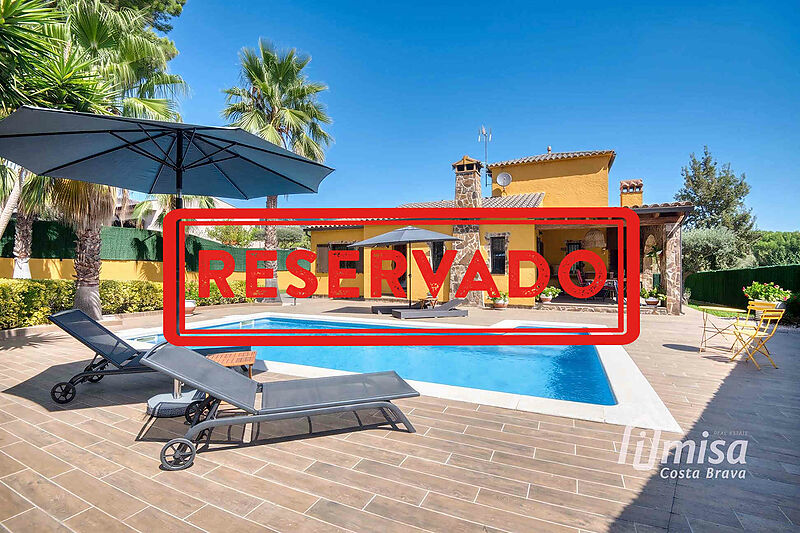 Encisadora casa independent completament reformada amb piscina i jard&iacute; a Vescomtat de Cabanyes, Calonge