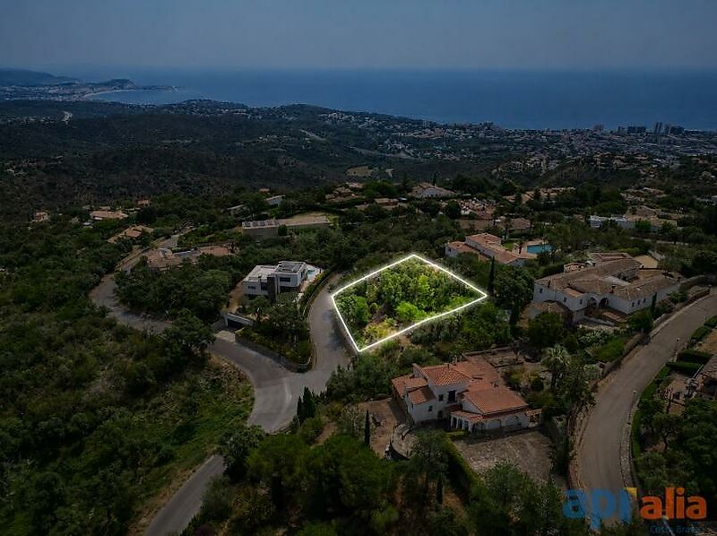 BUIDABLE PLOT IN THE PRESTIGIOUS MAS NOU RESIDENTIAL DEVELOPMENT SEA VIEWS