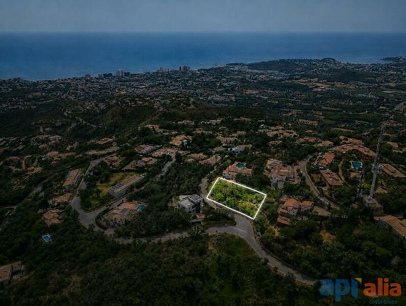 BUIDABLE PLOT IN THE PRESTIGIOUS MAS NOU RESIDENTIAL DEVELOPMENT SEA VIEWS