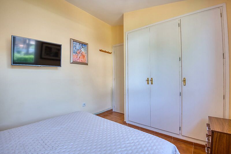 Exclusiva Apialia Costa Brava. Casa adosada de 131 m en venta en una zona privilegiada de S'Agaró, con 3 habitaciones dobles, 2 baños completos, jard